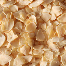 Dehydrated garlic flakes